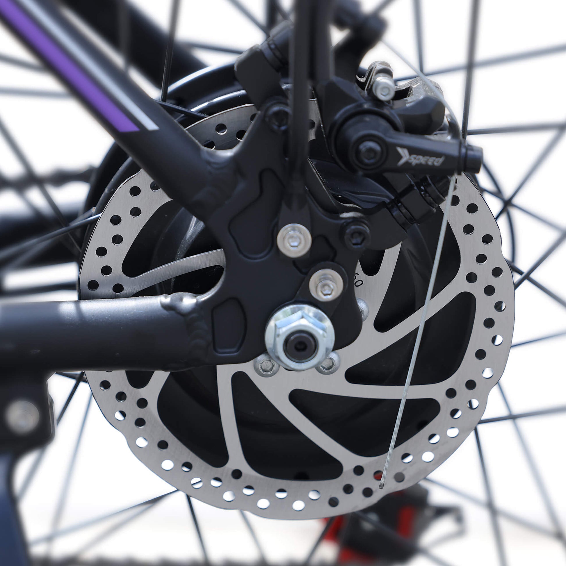 Hydraulic disc brake rotor close-up on PUJH electric bike for safety.
