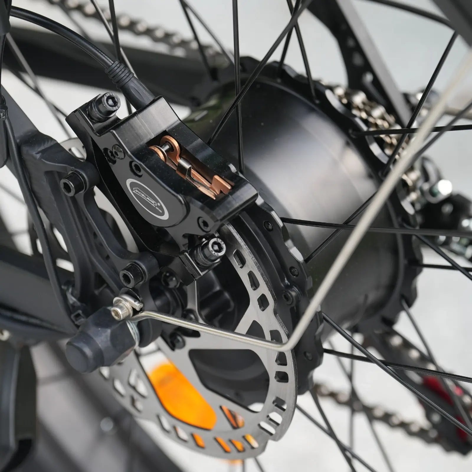 PUJH PU266 rear disc brake and rear hub close-up