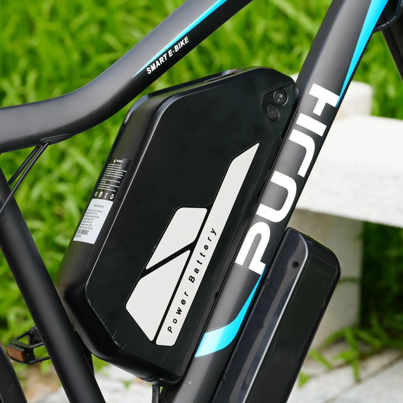 PUJH PU266 removable battery close-up mounted on the frame